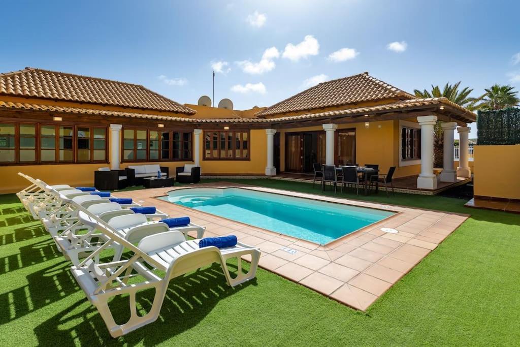 Villa Helen - Heated Pool Wifi Smarttv Barbecue Κοραλέχο Εξωτερικό φωτογραφία