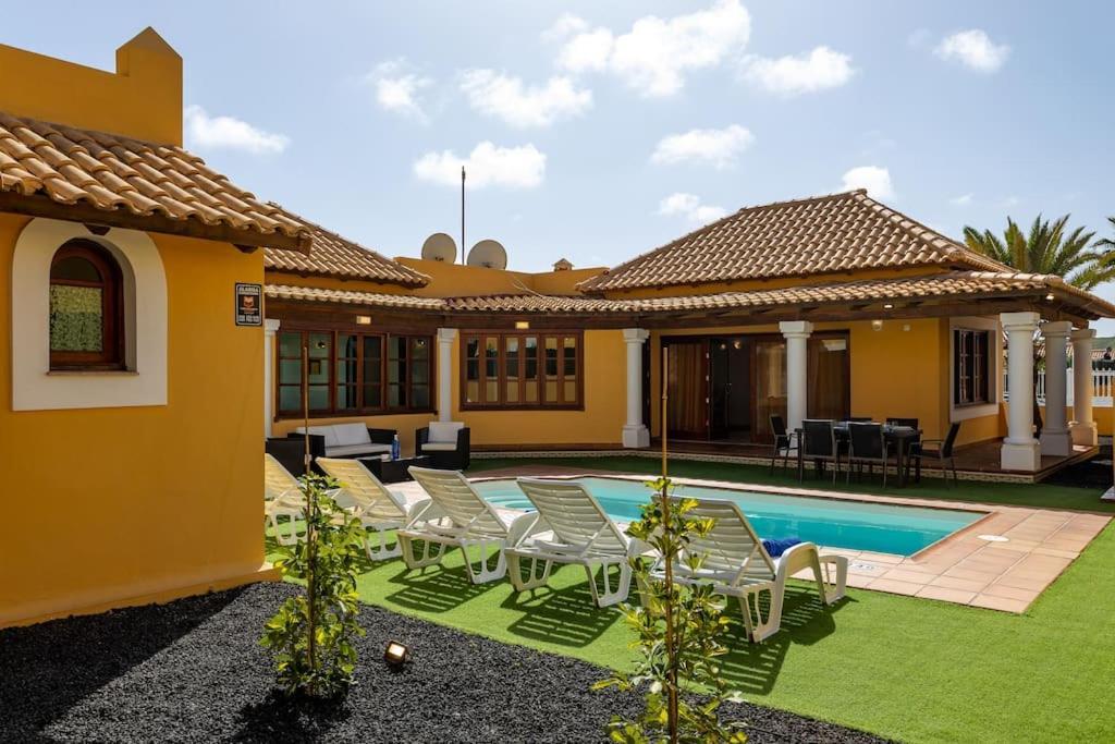 Villa Helen - Heated Pool Wifi Smarttv Barbecue Κοραλέχο Εξωτερικό φωτογραφία