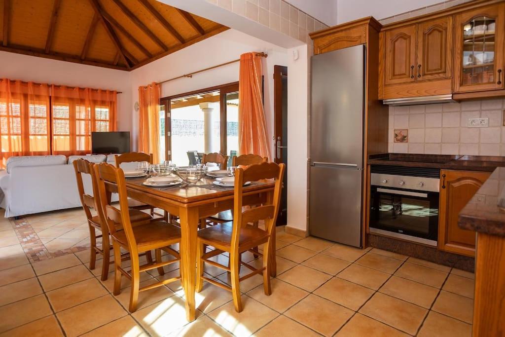 Villa Helen - Heated Pool Wifi Smarttv Barbecue Κοραλέχο Εξωτερικό φωτογραφία